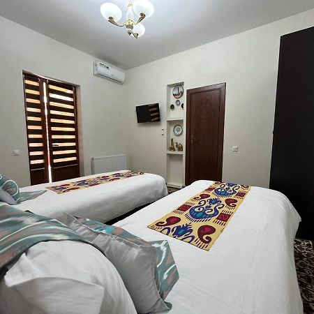 Old Safari Golden Location Guest House Bukhara Bagian luar foto