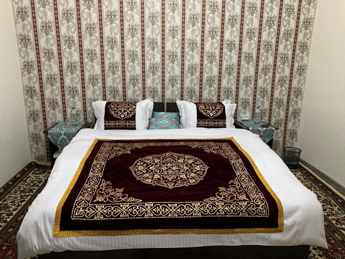 Old Safari Golden Location Guest House Bukhara Bagian luar foto