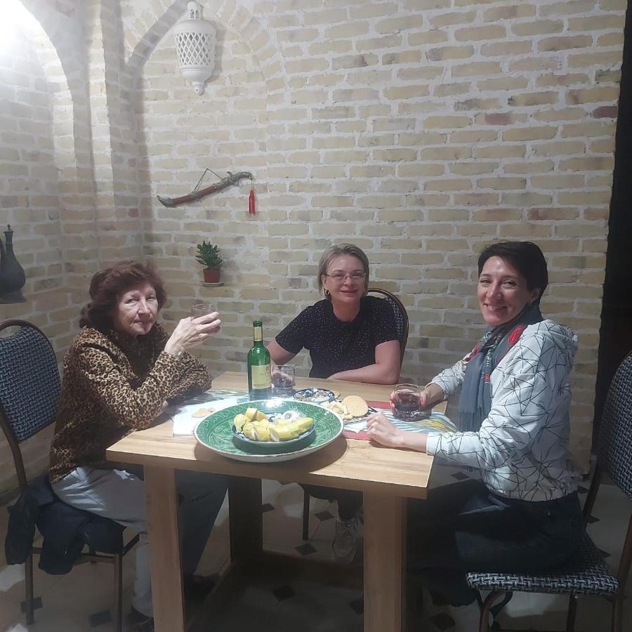 Old Safari Golden Location Guest House Bukhara Bagian luar foto
