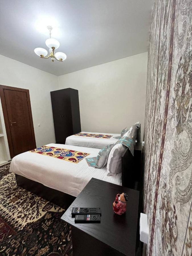 Old Safari Golden Location Guest House Bukhara Bagian luar foto