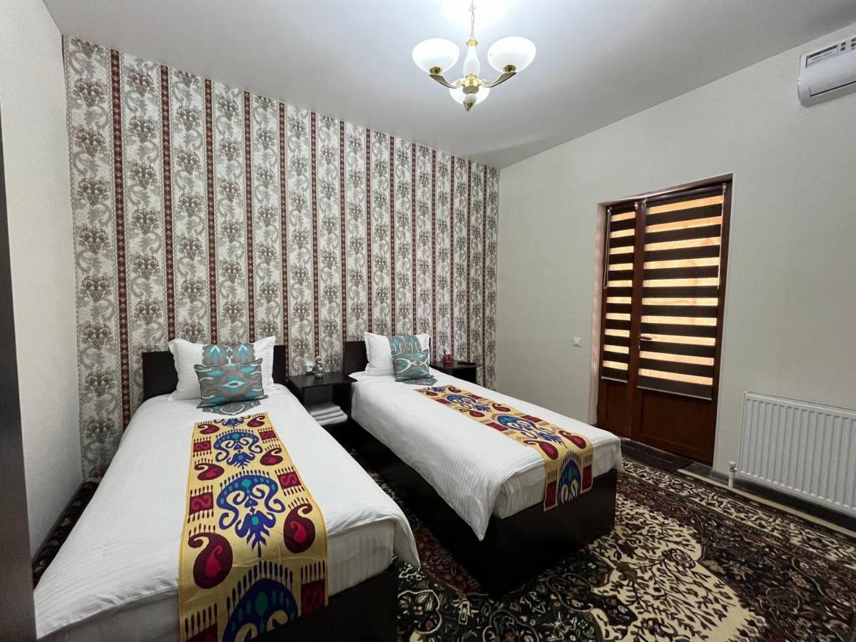 Old Safari Golden Location Guest House Bukhara Bagian luar foto