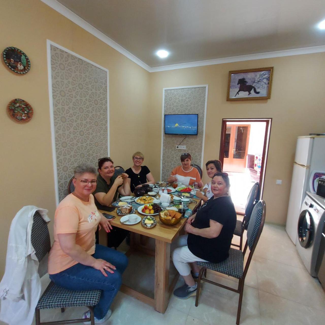 Old Safari Golden Location Guest House Bukhara Bagian luar foto