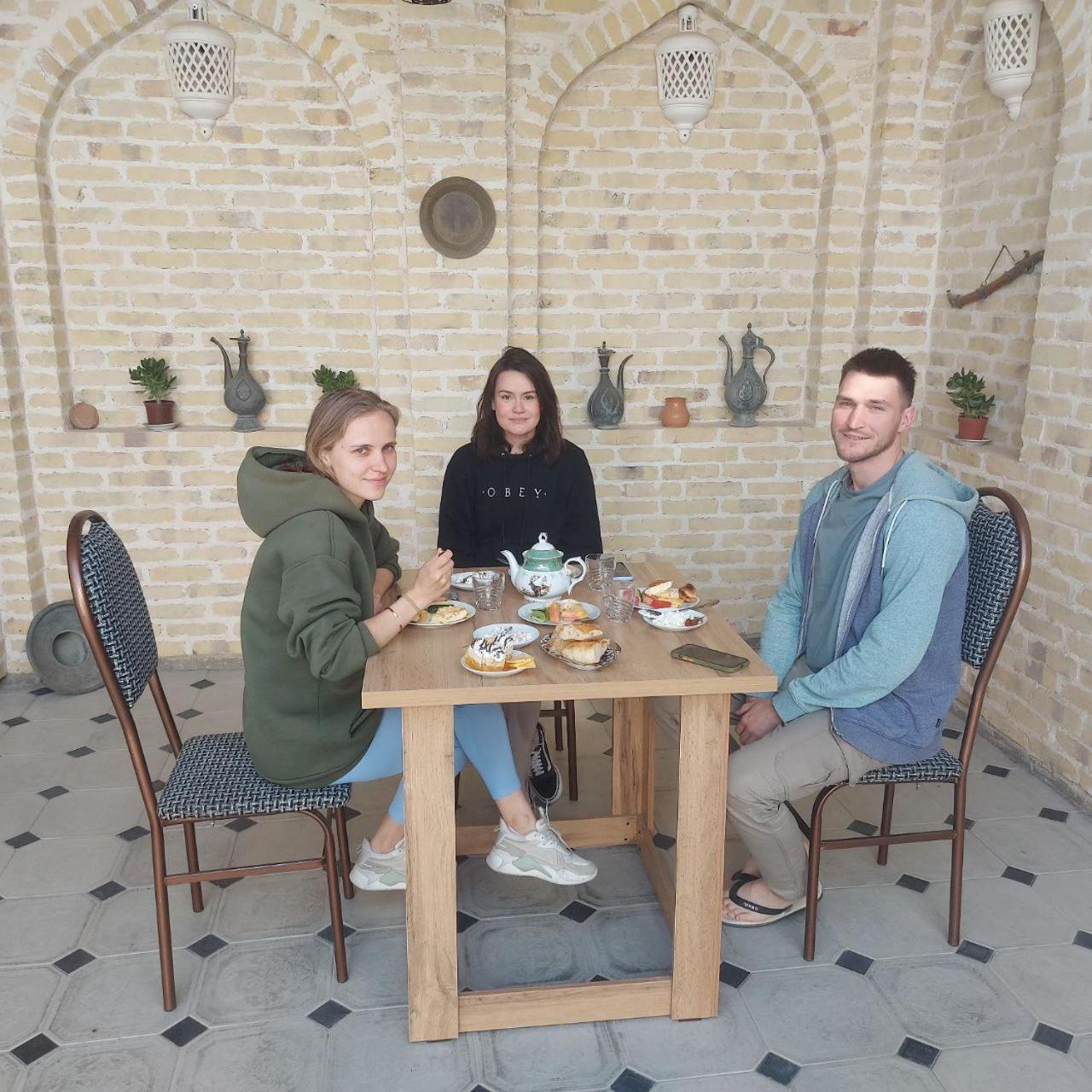 Old Safari Golden Location Guest House Bukhara Bagian luar foto