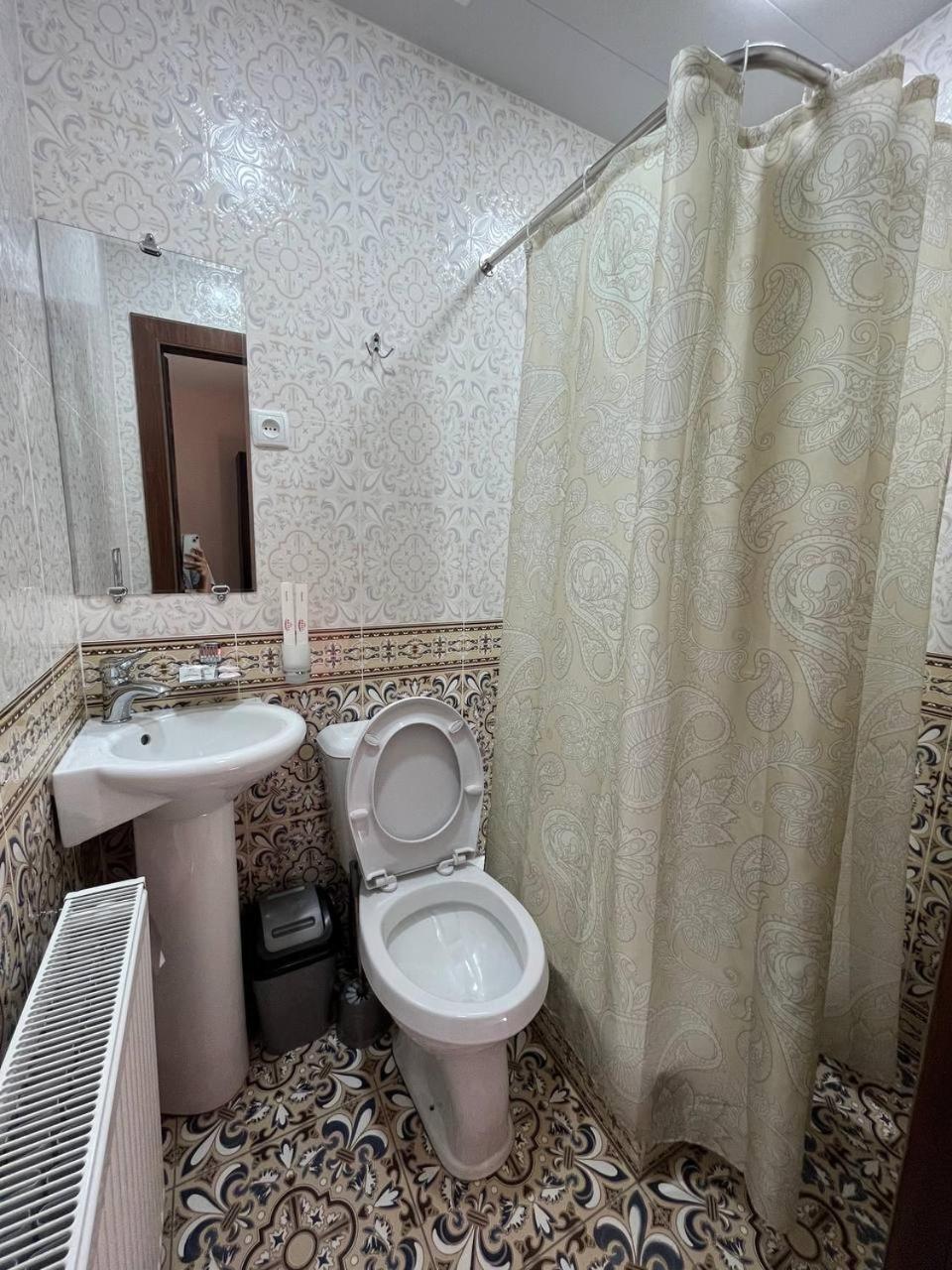 Old Safari Golden Location Guest House Bukhara Bagian luar foto